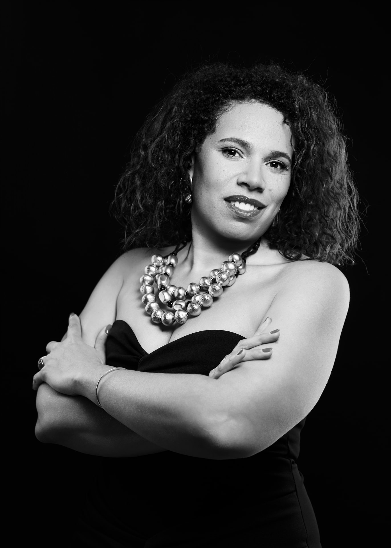 Portrait de Laury Thirion en noir et blanc