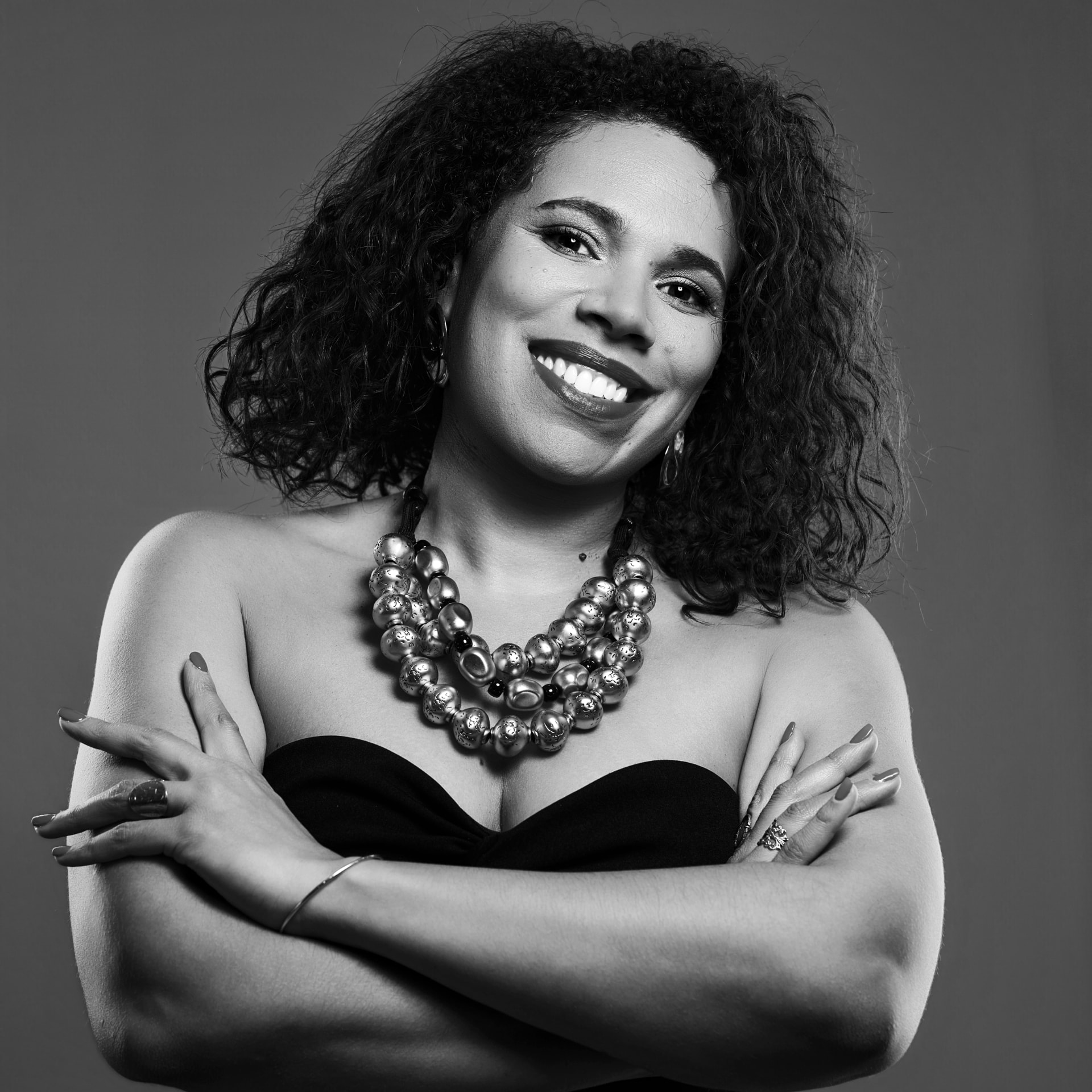 Portrait studio de Laury Thirion